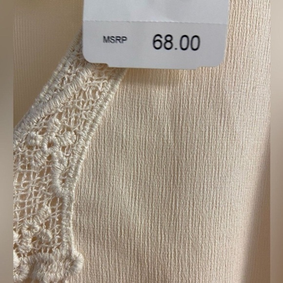 Astr The Label Cream lace trim Tunic Top blouse Large NWT - Picture 7 of 7
